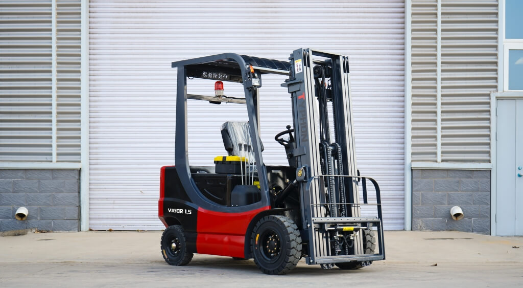 TYPHON VIGOR 1.5 Electric Forklift