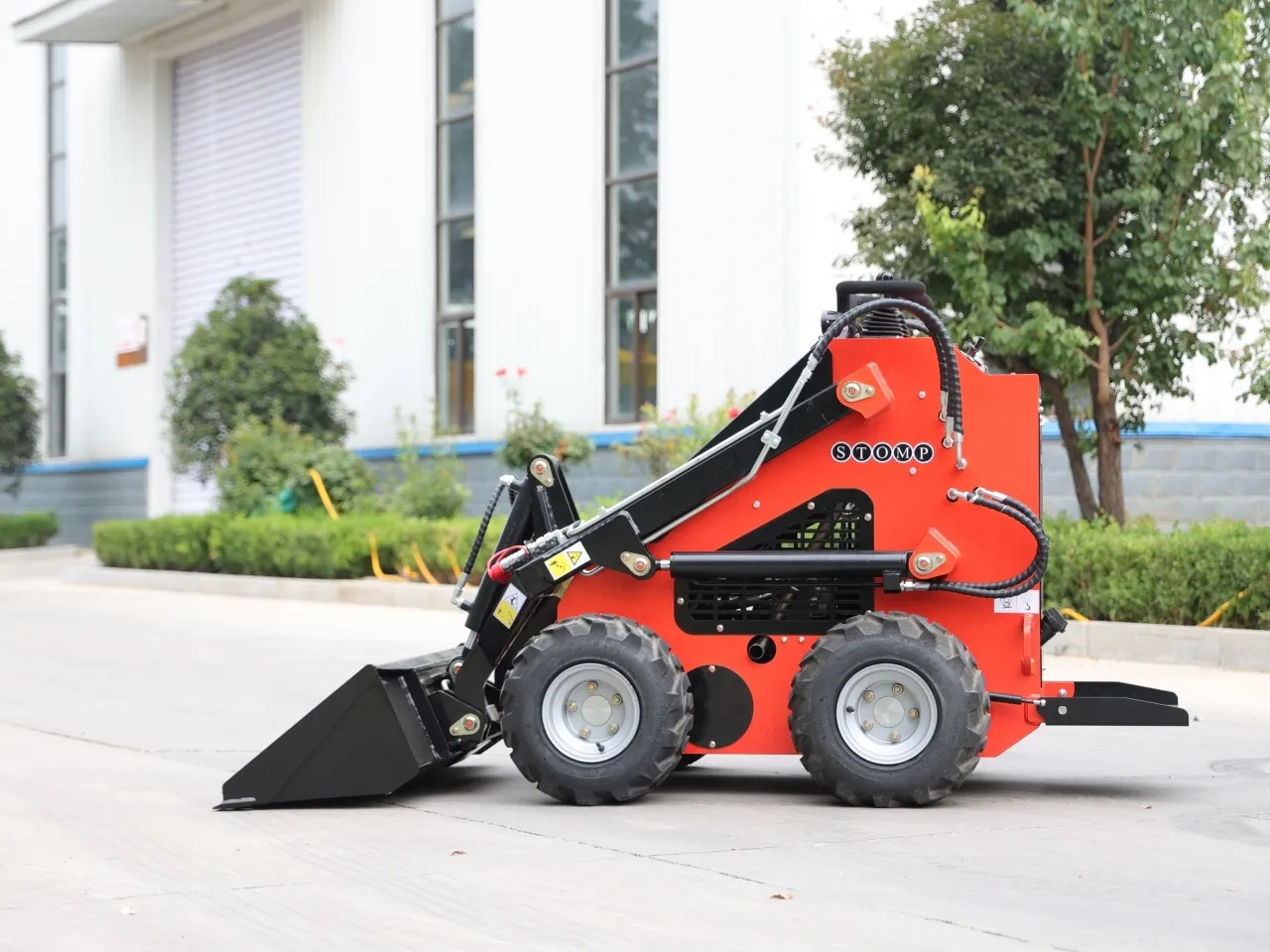 TYPHON STOMP 1800lbs Mini Skid Steer loader