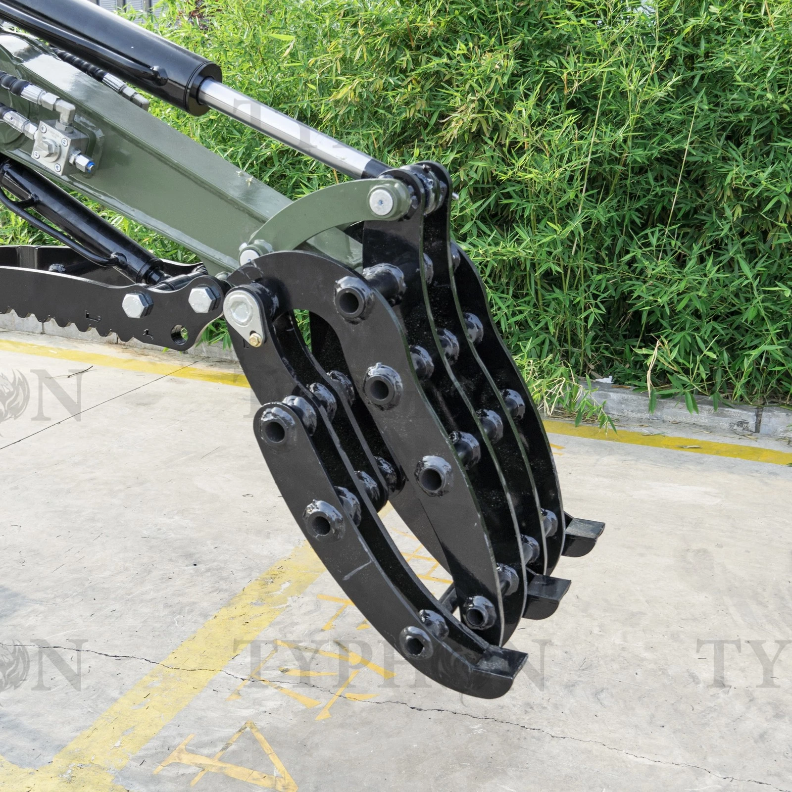 Compact Grapple Attachment For 2-3 ton Mini Excavator Wide Opening Wood Grab 2 Compact Grapple Attachment For 2-3 ton Mini Excavator Wide Opening Wood Grab - Image 2