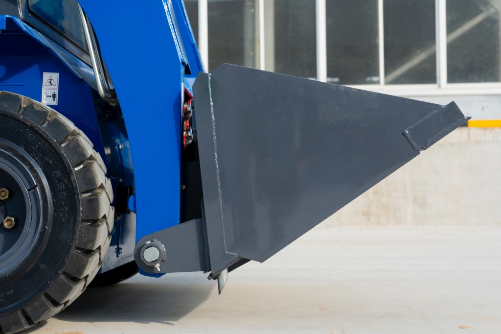 Brand New TYPHON STOMP Mini Skid Steer Kubota D1105 Diesel EPA Engine USA 16 Brand New TYPHON STOMP Mini Skid Steer Kubota D1105 Diesel EPA Engine USA - Image 16