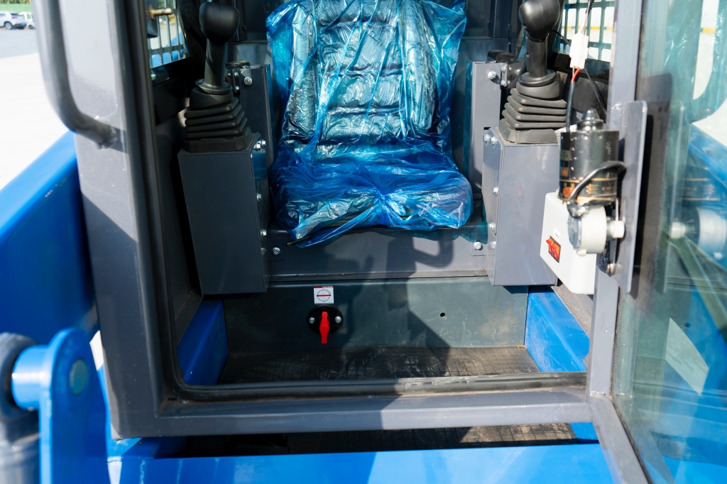 Brand New TYPHON STOMP Mini Skid Steer Kubota D1105 Diesel EPA Engine USA 20 Brand New TYPHON STOMP Mini Skid Steer Kubota D1105 Diesel EPA Engine USA - Image 20