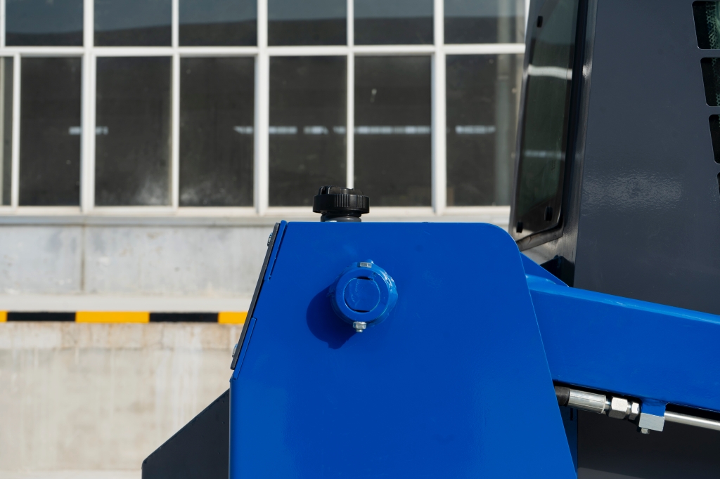 Brand New TYPHON STOMP Mini Skid Steer Kubota D1105 Diesel EPA Engine USA 13 Brand New TYPHON STOMP Mini Skid Steer Kubota D1105 Diesel EPA Engine USA - Image 13