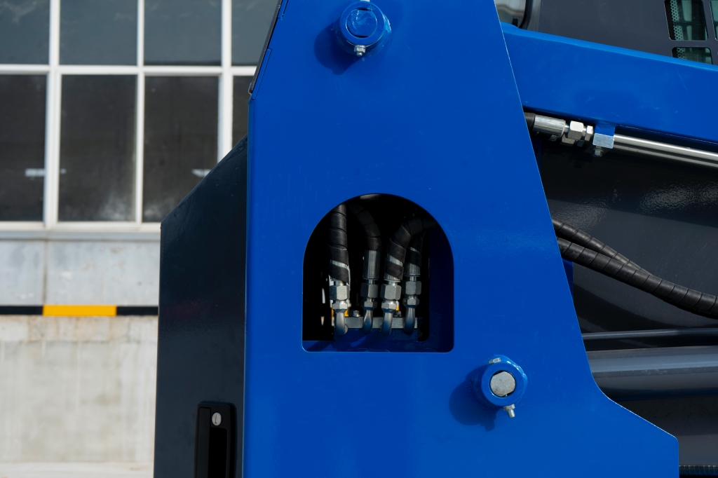 Brand New TYPHON STOMP Mini Skid Steer Kubota D1105 Diesel EPA Engine USA 14 Brand New TYPHON STOMP Mini Skid Steer Kubota D1105 Diesel EPA Engine USA - Image 14