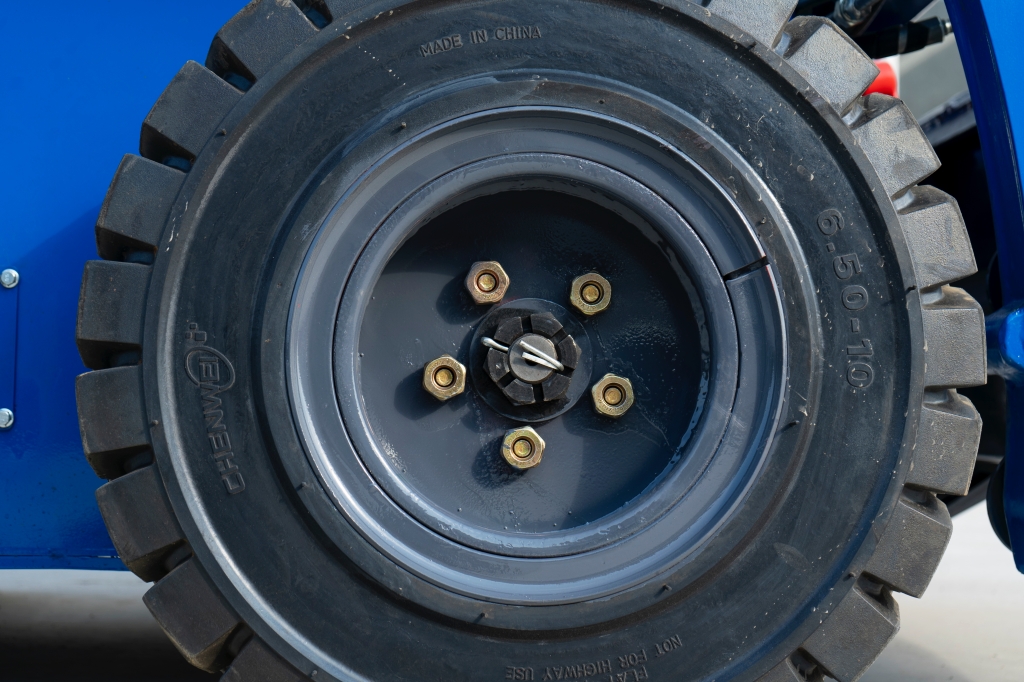 Brand New TYPHON STOMP Mini Skid Steer Kubota D1105 Diesel EPA Engine USA 17 Brand New TYPHON STOMP Mini Skid Steer Kubota D1105 Diesel EPA Engine USA - Image 17