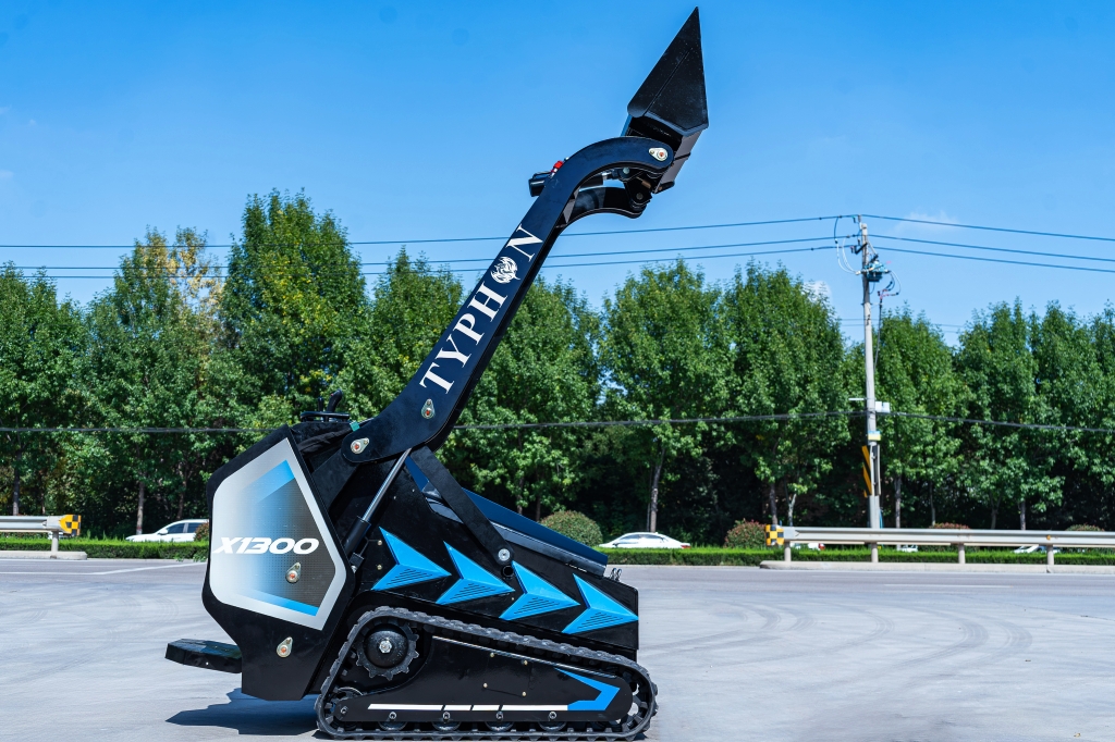 Brand New TYPHON STOMP X1300 25HP Kubota Diesel Mini Skid Steer Loader 3 Brand New TYPHON STOMP X1300 25HP Kubota Diesel Mini Skid Steer Loader - Image 3