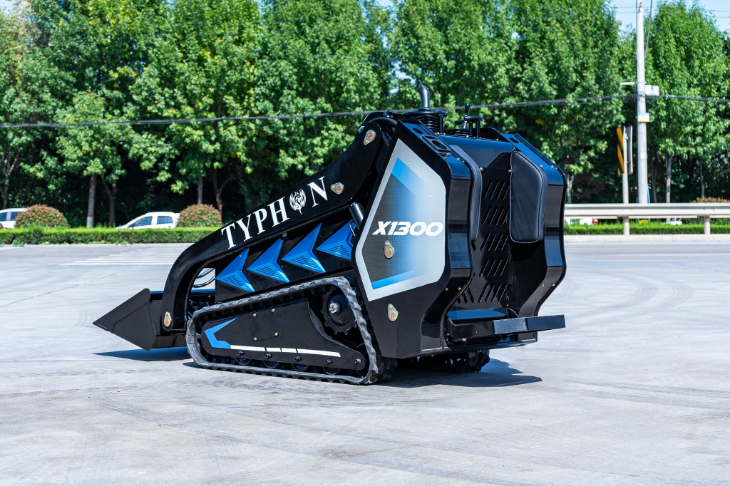 Brand New TYPHON STOMP X1300 25HP Kubota Diesel Mini Skid Steer Loader 4 Brand New TYPHON STOMP X1300 25HP Kubota Diesel Mini Skid Steer Loader - Image 4