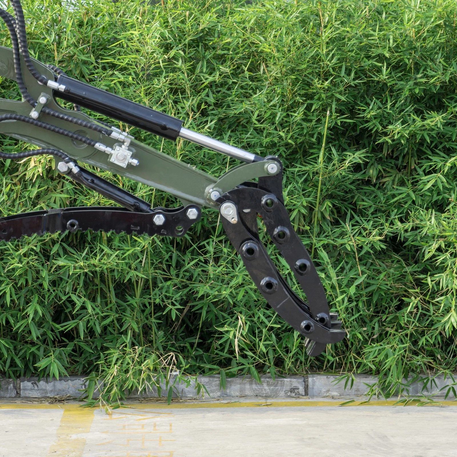 Compact Grapple Attachment For 2-3 ton Mini Excavator Wide Opening Wood Grab image 3