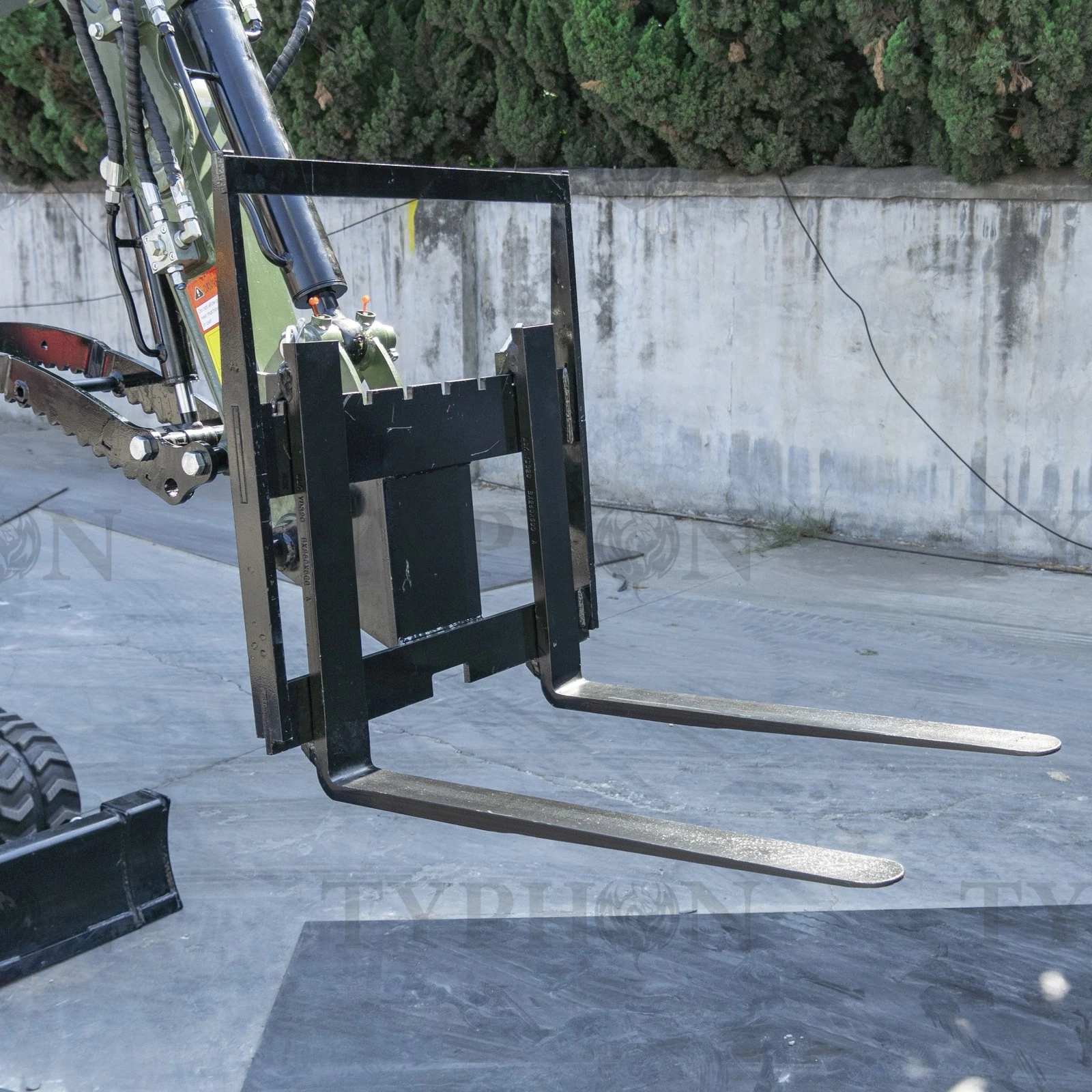 Pallet Fork Attachment for 2.5-3 ton Mini Excavator Adjustable Stabilizer Bar image 6