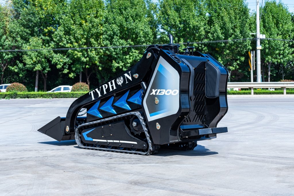 Brand New TYPHON STOMP X1300 25HP Kubota Diesel Mini Skid Steer Loader 4 Brand New TYPHON STOMP X1300 25HP Kubota Diesel Mini Skid Steer Loader - Image 4
