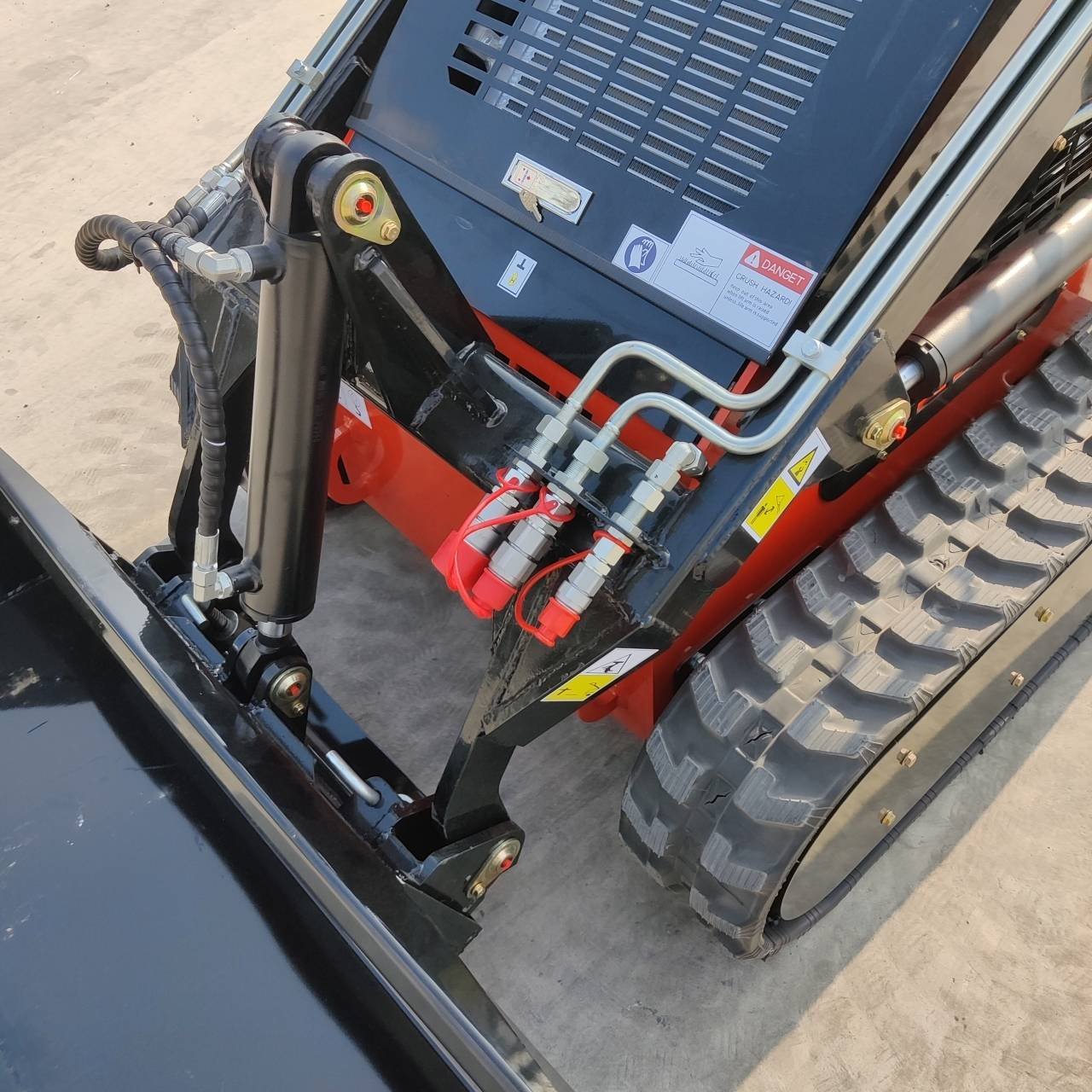 Brand New TYPHON STOMP 1,800lbs Mini Skid Steer 23.5HP Gas EPA Engine USA 7 Brand New TYPHON STOMP 1,800lbs Mini Skid Steer 23.5HP Gas EPA Engine USA - Image 7