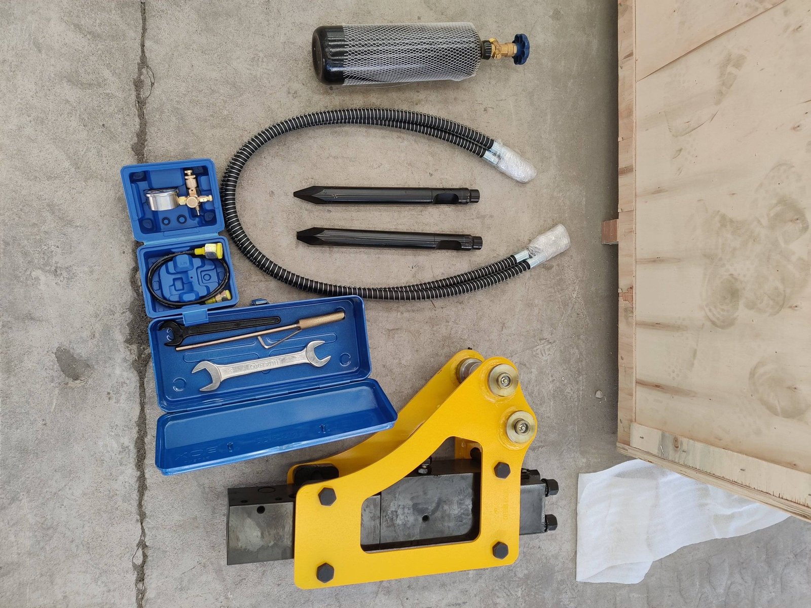 TYPHON Attachments Hydraulic Break Hammer Attachment for Mini Digger USA 12 TYPHON Attachments Hydraulic Break Hammer Attachment for Mini Digger USA - Image 12