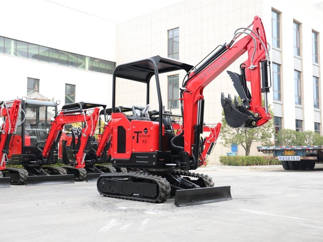 TYPHON TERROR X2 STORM Mini Excavator 2.5 Ton Diesel Perkins Engine USA 3 TYPHON TERROR X2 STORM Mini Excavator 2.5 Ton Diesel Perkins Engine USA - Image 3