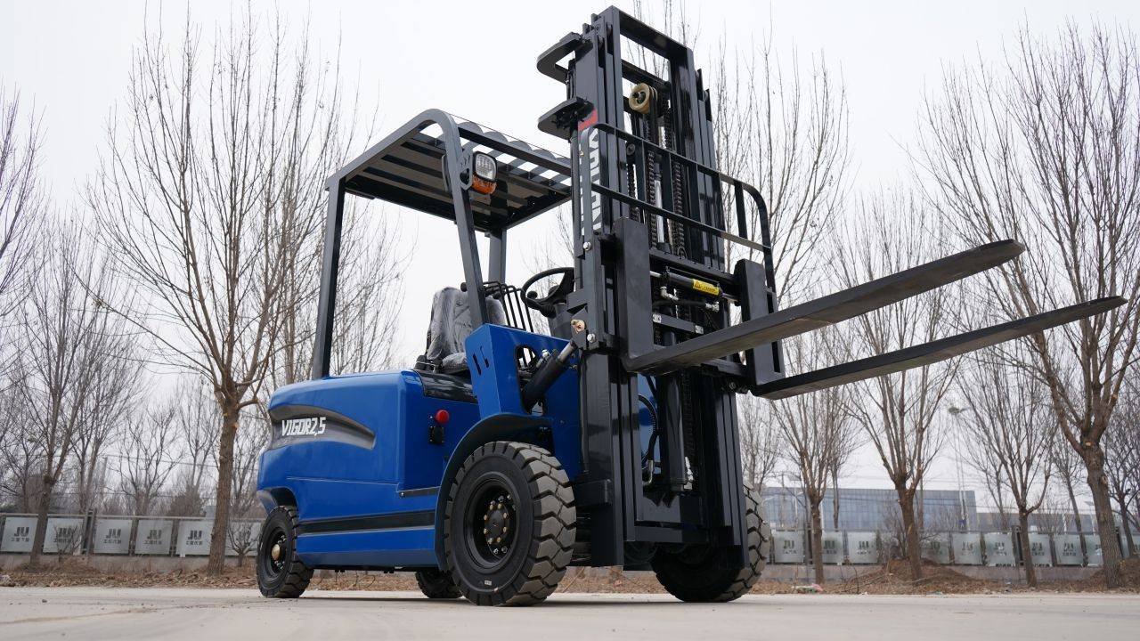 New 2025 TYPHON VIGOR 2.5 Blue Electric Forklift 2.5 Ton Lifter Lift Truck Jitney Hi-Lo 5 New 2025 TYPHON VIGOR 2.5 Blue Electric Forklift 2.5 Ton Lifter Lift Truck Jitney Hi-Lo - Image 5